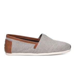 Youth Toms Size 3.5